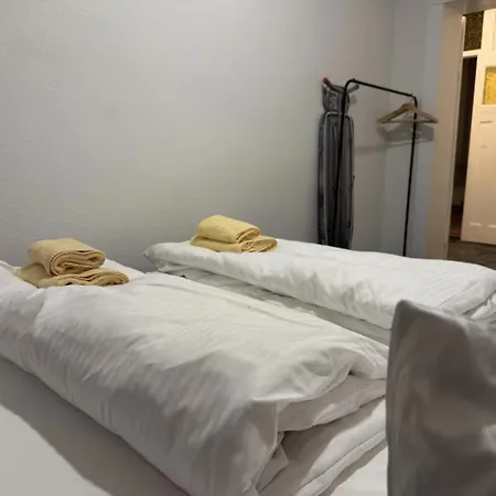 Moderne Direkt Am Bahnhof Gelegen Apartment