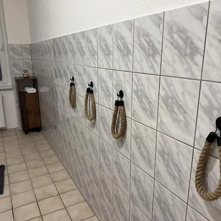 Moderne Direkt Am Bahnhof Gelegen