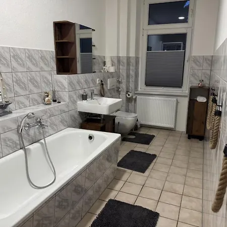 Moderne Direkt Am Bahnhof Gelegen Apartment *