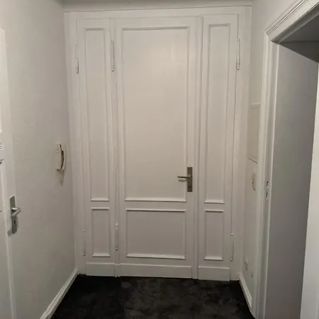 Moderne Direkt Am Bahnhof Gelegen Apartment *